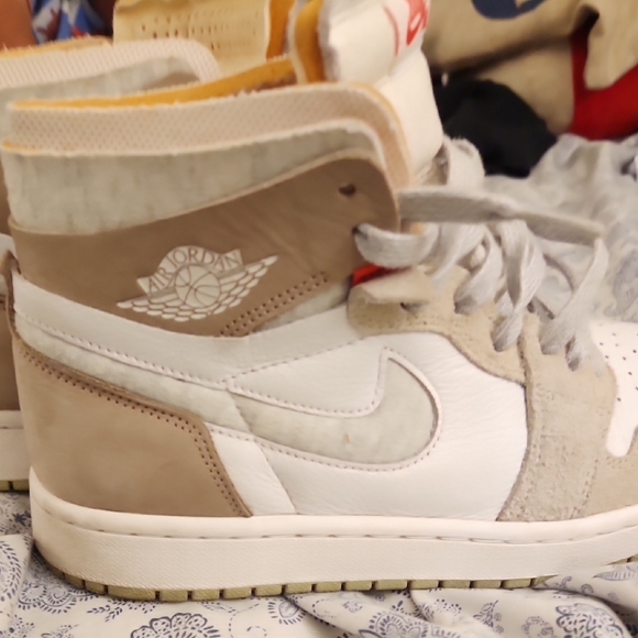 Nike High-Top Sneakers in White and Brown - Picture 8 of 8